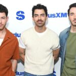 Os irmãos Jonas se tornam reais sobre o que é cantar sobre sexo na frente dos irmãos: tem que ser uma 'coisa sutil'