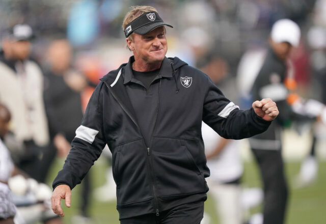 Jon Thunded diz que este NFL QB lembra Joe Montana

