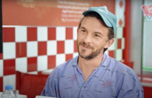 Jonathan Bailey admite que Bridgerton ‘não o machucou:’ É uma fantasia, não é? “| Vídeo Jogando