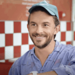 Jonathan Baileys Chicken Shop Date é um prazer do início ao fim