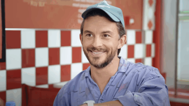 Jonathan Baileys Chicken Shop Date é um prazer do início ao fim

