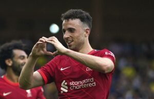 Jota vai embora: de Karager para Neville; As arquibancadas são derramadas da comunidade de futebol Jota vai embora: de Karager para Neville; As arquibancadas são derramadas da comunidade de futebol