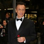 Julian McMahon estava participando do tapete vermelho de Cannes 2024 para
