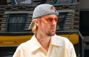 Justin Bieber sorri com o filho Jack em um novo vídeo Hailey Bieber abraça marido Justin no 31º aniversário