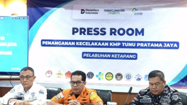 KMP Tunu Pratama Jaya Wreck ainda está intacto no fundo do Estreito de Bali, invertido, mas o óleo não derrama

