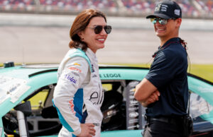 Katherine Leggge tem sido a primeira mulher a alcançar o grande resultado da NASCAR desde Danica Patrick Captura de tela via Instagram - @katerineracing