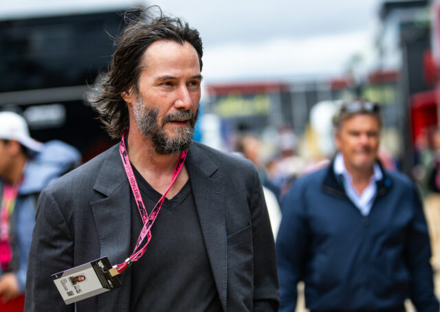 Keanu Reeves faz a aparição do GP britânico após enormes notícias do Cadillach

