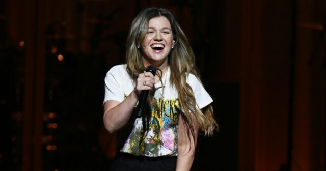Kelly Clarkson abre para ela 