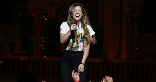 Kelly Clarksson Swaps Lyric Doner após Brandon Blackstock Split