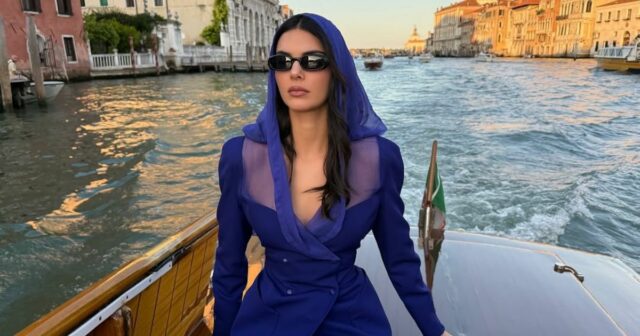 Kourtney Kardashian mostra um vestido nu sexy enquanto o casamento de Jeff Bezos pula