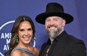 Kendra Scott e Zac Brown Relationship Timely Zac Brown brota sobre a noiva Kendra Scott depois de um compromisso diferente com qualquer coisa que tenha tido GetTyimages exclusivos 2226808331