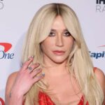 Miley Cyrus diz que o esperma de salmão é o segredo por trás de sua pele brilhante