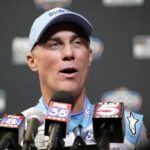 Kevin Harvick admite que escovará seu reparador de pneus enquanto discutia Brad Keselowski Gibbs
