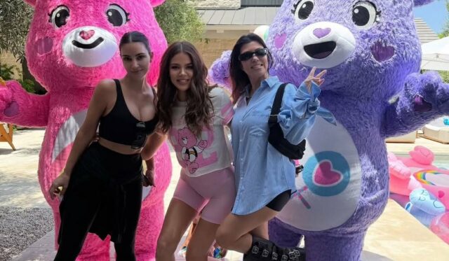 Kim Kardashian compartilha o papel do sétimo aniversário de Chicago