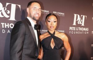 Klay Thompson beija mueravelmente Megan Thee Stallion durante o treinamento do casal Gettyimages-megantealionklaythompson.jpg