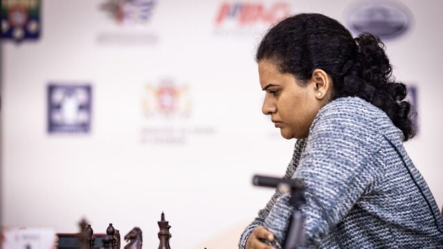 Koneru Humpy vence Lei Tingjie para enfrentar Divya Deshmukh nas finais femininas da FIDE para a Copa do Mundo 2025

