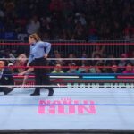 La Knight diz "Pi ** se vendo 4 vezes o campeão da WWE; Seth discute a legitimidade da lesão de Rollins