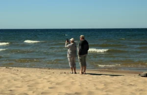 Lá, os pilares voam de férias. Não apenas Türkiye e Grécia. Hits exóticos 2025 Lá, os pilares voam de férias. Não apenas Türkiye e Grécia. Hits exóticos 2025