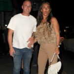 Em 2022, o criminoso Aaron Evans fez uma série de datas com a única maneira é a estrela de Essex Hannah Voyan. O par (foto) foi visto publicamente segurando a mão ao sair de um restaurante em Mayfair, Londres, junto com outros Medstars Towie, incluindo Chloe Brockett