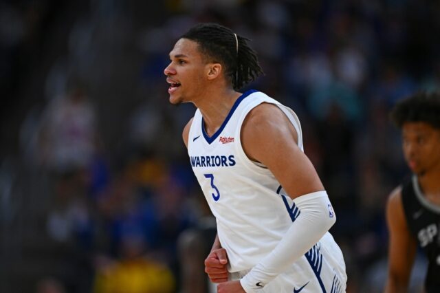 Omari Moore (29), de San Antonio Spurs, nasce no primeiro trimestre de sua liga de verão clássica da Califórnia no Chase Center em São Francisco, Califórnia, no domingo, 6 de julho de 2025, contra os Golden State Warriors no