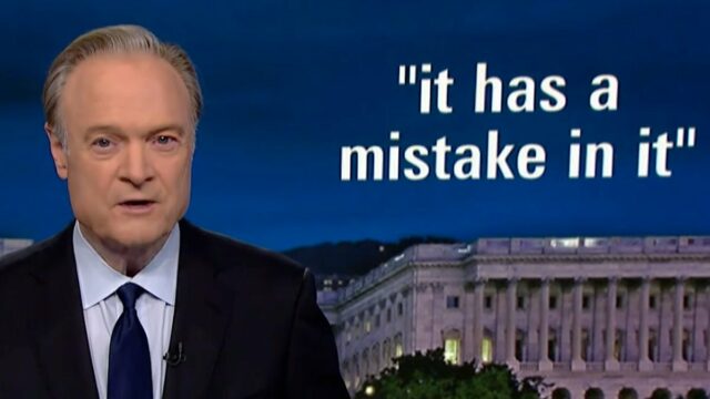 Lawrence O'Donnell Gleeful casado com republicanos em grande e bonita voz Bila: 'tem um erro' | Vídeo

