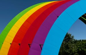 Leak revela a nova gama de cores do iPhone 17, é isso que está por vir Apple Park Rainbow