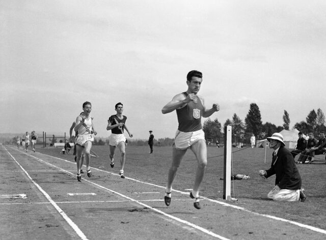 Lembre -se de Luigi Zamperini, vida olimidiana e guerra do mundo

