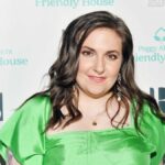 Lena Dunham 'intencionalmente se desviou da atuação, a vida pública depois da' garota ':' tudo o que tenho foi esse mau PTSD '