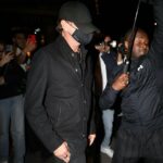 Leonardo DiCaprio fez o possível para manter um perfil discreto, deixando o jantar de Jeff Bezo, Lauren Sanchez, em Paris, na França, na terça -feira à noite