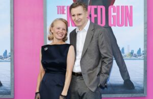 Liam Neeson brota sobre a namorada ‘excelente’ Pamela Anderson GetTyimages-226534473-Pamela-Anderson-Liam-Neeon
