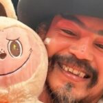 Limbad foi preso por imigração árabe devido a seus caninos, gritados por Satanás pelos oficiais