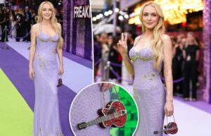 Lindsay Lohan Rocks Mini Bola de Guitar Lindsay Lohan Rocks Mini Bola de Guitar