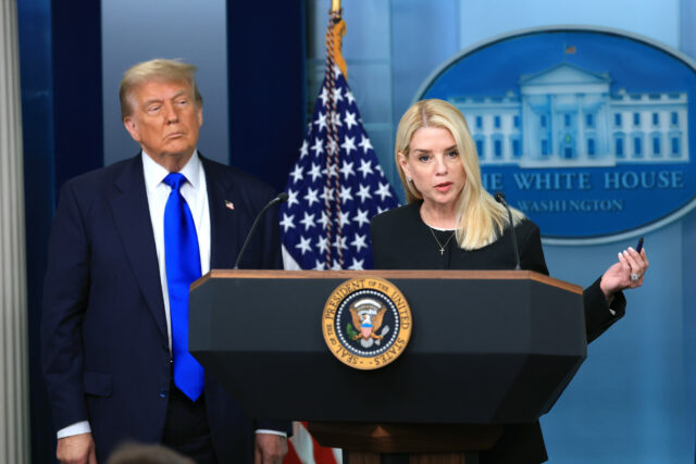Lista completa como uma Suprema Corte Rege para Donald Trump 15 vezes consecutivas

