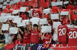 Liverpool em homenagem a Diogo Jota com uma escultura memorial constante de Anfield Liverpool em homenagem a Diogo Jota com uma escultura memorial constante de Anfield