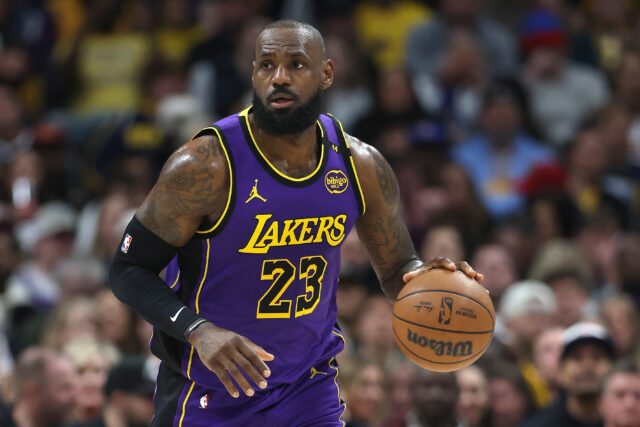 Los Angeles Lakers Ex exu fortemente impresso em LeBron James

