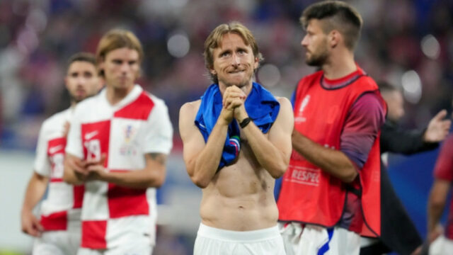 Luka Modric se junta oficialmente ao AC Milan

