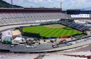 Visitas e sons de Bristol, Tennessee, no MLB Speedway Classic MLB Speedway Classic para quebrar a marca de assistência