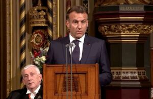 Macron da França diz que ele e “Dear Keir” Starmer lidará com barcos pequenos porque o presidente admite que a imigração ilegal é um “fardo” para a Grã -Bretanha e a França Em um discurso histórico dos políticos de Westminster, o presidente francês disse que a imigração ilegal era um