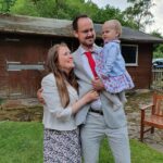 Annabel Mackey é retratada com seus pais Alice e Peter Mackey antes de sua trágica morte