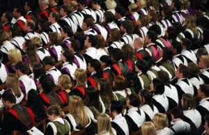 Mais de 630.000 candidatos estão em benefícios no meio do surgimento de graus de “Mickey Mouse” De acordo com a primeira informação desse tipo divulgada ao Parlamento, um total de 639.000 pessoas reivindicam com um prêmio ou qualificação de nível semelhante Crédito universal (foto de arquivo)