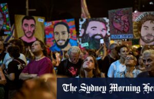 Mais reféns a serem libertados de Gaza ‘muito pouco’, diz o trompete Relacionados e apoiadores do Gaza Seal para realizar uma manifestação exigindo sua libertação em Tel Aviv na semana passada.