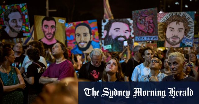 Relacionados e apoiadores do Gaza Seal para realizar uma manifestação exigindo sua libertação em Tel Aviv na semana passada.