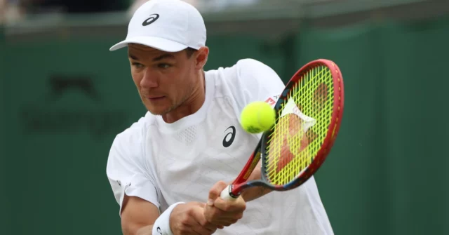 Majchrzak falhou. Perdido para Khachanów 1/8 Wimbledon Finals

