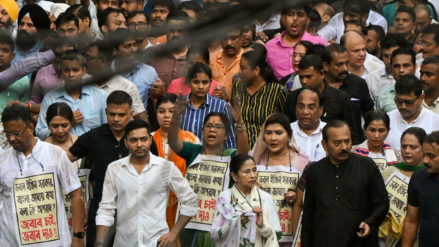Mamata Bank Protest em Kolkes contra "insultos do retorno da Bengmitis

