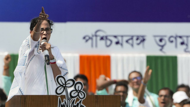 Mamata Bannejee Slams Slams e 'iClock Day

