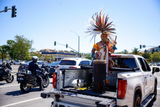 Manifestantes marcharam do Morgan Hill Cultural Center para ...