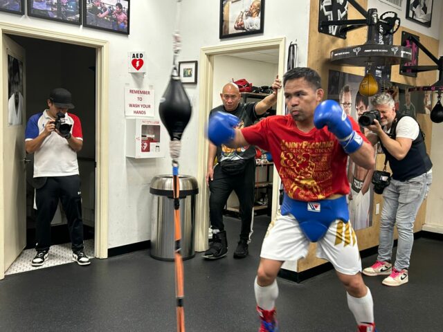 Manny Pacquiao está em uma sessão educacional no Wild Wild Wild Sports Hall, em Los Angeles. Em 19 de julho, ele está se preparando para a luta do Campeonato Mundial contra Mario Barrios em Las Vegas.