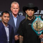 Tom Brown (C), chefe de promoções da TGB, durante as conferências de notícias no MGM Grand Hotel & Manny Pacquiao (L) e campeão dos médios do WBC Mario Barrios (R); O Casino está em Las Vegas em 16 de julho de 2025 em Nevada.