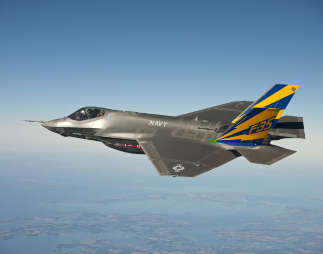 Marina F-35 Crashes na Califórnia, expulsa com segurança: o que sabemos

