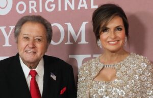 Mariska Hargitay diz que seu pai biológico pediu desculpas a ela GetTyImages-1938519509Mariska-Hargitay-Says-Biological-Diedad-Apologiced to-her.jpg